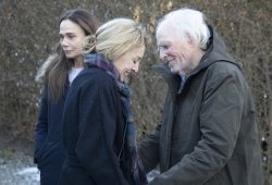 Angela (Juliet Rylance) and Richard (Bruce Dern) share a heartfelt goodbye as Claire (Lena Olin) looks on in THE ARTIST’S WIFE. Photo by Michael Lavine.