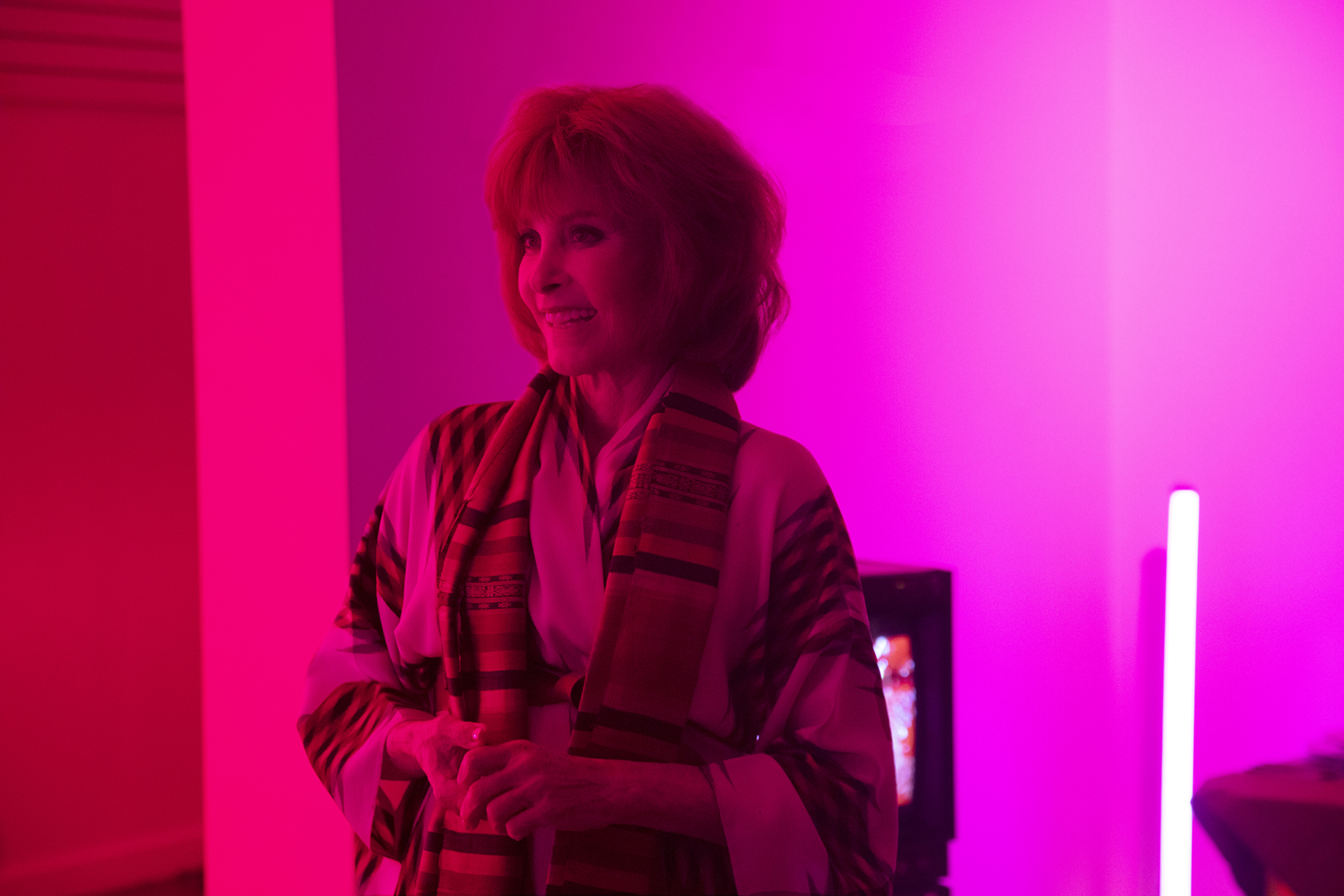 Ada Risi (Stefanie Powers) catches up with Claire at her “Retro-Perspective” installation at the New Museum in THE ARTIST’S WIFE. Photo by Michael Lavine.